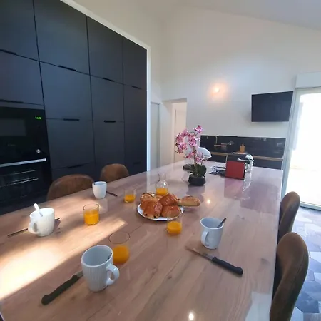 Family 3 Bedrooms - Sea 300 M - Wifi - *